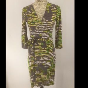 GAP XS Wrap Around Dress With 3/4 sleeves